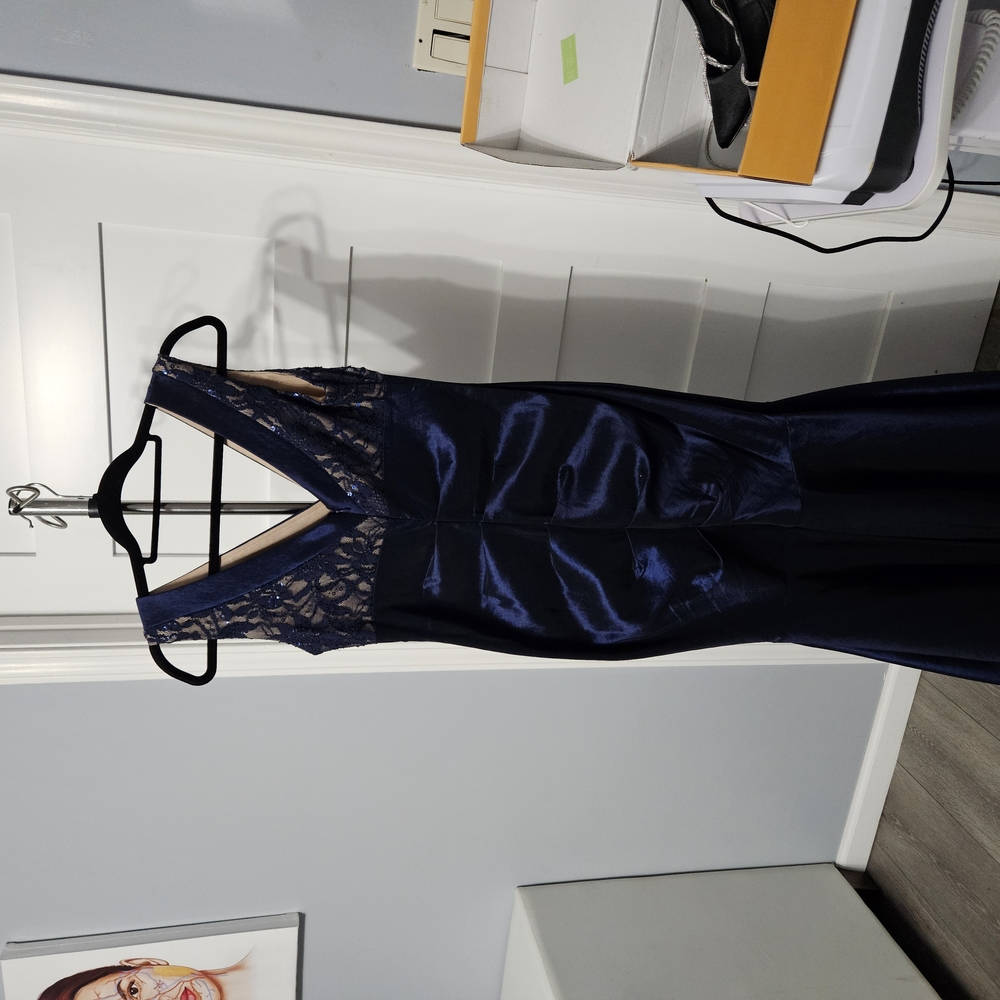 Elegant Navy Blue Lace Evening Dress